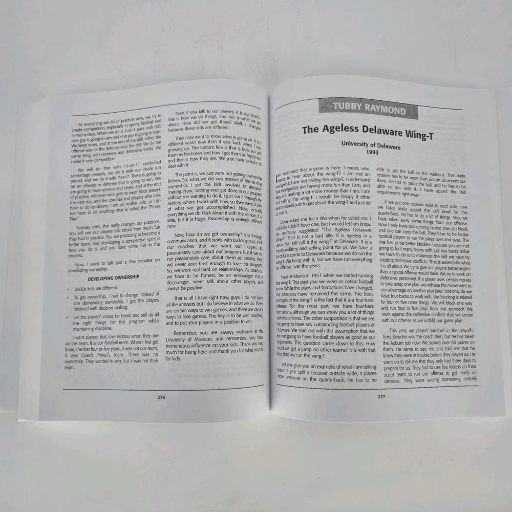 THE ULTIMATE FOOTBALL COACHING MANUAL: BY THE EXPERTS By Earl Browning EXCELLENT